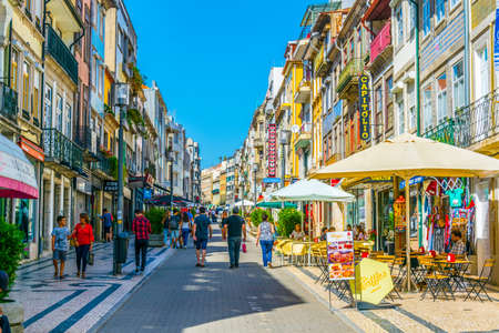 PORTO, PORTUGAL, SEPTEMBER 5, 2016: People are strolling through rua de santa catarina in Porto, Portugalのeditorial素材