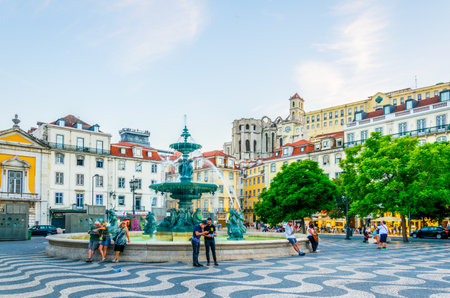 LISBON, PORTUGAL, SEPTEMBER 3, 2016: People are strolling during sunset at the rossio square in Lisbon, Portugalのeditorial素材