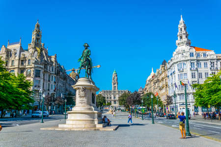 PORTO, PORTUGAL, SEPTEMBER 5, 2016: Statue of Dom Pedro IV and the town hall of Porto, Portugal.のeditorial素材
