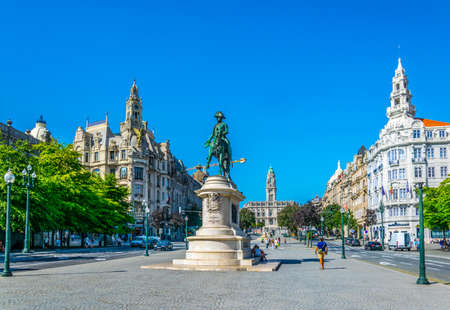 PORTO, PORTUGAL, SEPTEMBER 5, 2016: Statue of Dom Pedro IV and the town hall of Porto, Portugal.のeditorial素材