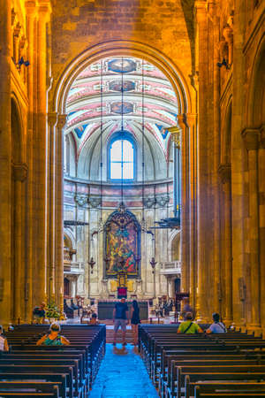 LISBON, PORTUGAL, SEPTEMBER 3, 2016: Interior of the lisbon cathedral, Portugal.のeditorial素材
