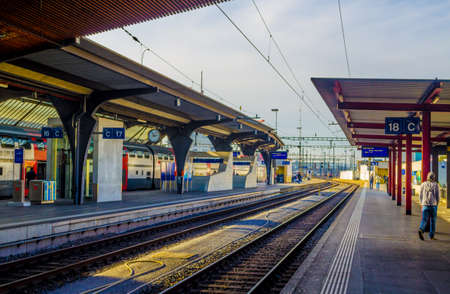 ZURICH, SWITZERLAND, OCTOBER 24, 2015: People are waiting for a train on a platform inside of the main train station in the swiss city zurichのeditorial素材