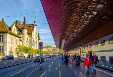 ZURICH, SWITZERLAND, OCTOBER 24, 2015: People are waiting for a train on a platform inside of the main train station in the swiss city zurichのeditorial素材