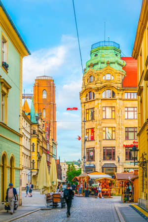 WROCLAW, POLAND, MAY 28, 2017: People are strolling on a street in central Wroclaw, Polandのeditorial素材