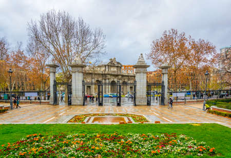MADRID, SPAIN, JANUARY 10, 2016: Puerta de Alcala in Madrid viewed from the park buen retiroのeditorial素材