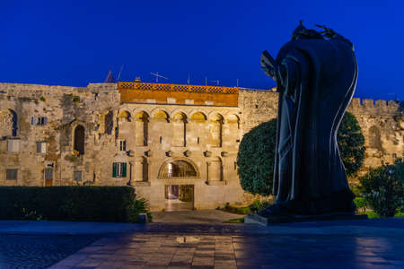 Night view of the golden gate and grgur ninski statue in Split, Croatiaのeditorial素材