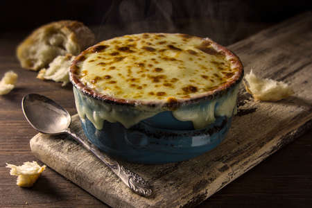 A steaming crock of bubbly French onion soupの写真素材