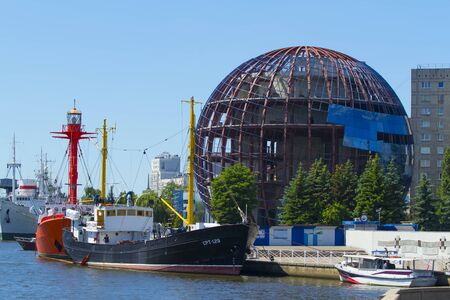 View of the Museum of the World ocean and the dome of the new building under construction.のeditorial素材
