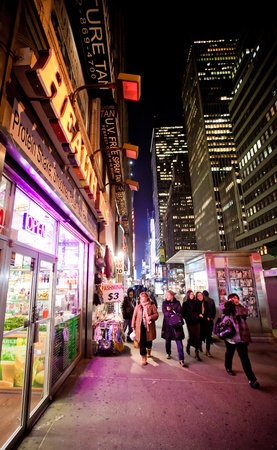 NEW YORK - JAN 7: Night streetscene on 7th Av.on January 7, 2011 in Manhattan, New York Cityのeditorial素材