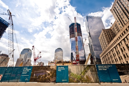 NEW YORK CITY - JULY 2: Ongoing construction on the World Trade Center on July 2, 2011 in New York, NY. Once completed it will be the tallest skyscraper in the USA.のeditorial素材