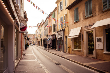 SAINT TROPEZ, FRANCE - OCTOBER 18, 2013: Street in Saint Tropez on October 18, 2013, Franceのeditorial素材