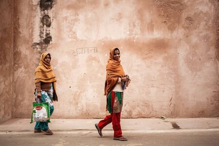 AGRA, INDIA - JANUARY 8, 2015: Two young Indian women on the street on January 8, 2015 in Agra, Indiaのeditorial素材