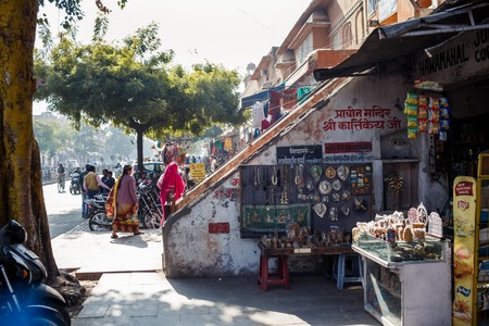 JAIPUR, INDIA - JANUARY 10, 2015: People on street market on January 10, 2015 in Jaipur, Indiaのeditorial素材