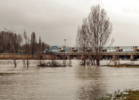 Douro river dam located in the Spanish province of valladolid, you can see several trees surrounded by waterの写真素材