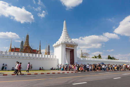 Bangkok, Thailand - January 2, 2018 : Unknown tourists crowded infront of the gate of Bangkok grand palace or Wat Phra Kaew, the most popular landmark temple in Bangkok,  Thailand.のeditorial素材