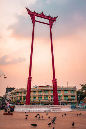 BANGKOK, THAILAND - 16 February, 2013 : The Giant Swing or Sao Chingcha in front of Wat Suthat temple. It is famous beautiful landmark in Bangkokのeditorial素材