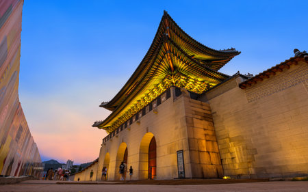 Seoul, South Korea: August 6, 2023:  Overlooking a beautiful sunset, Gwanghwamun Gate serves as the main entrance to Gyeongbokgung Palace and is the largest of the gates located on its southern side.のeditorial素材