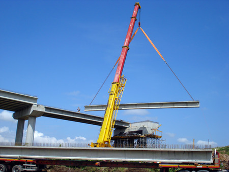 Crane fixed the concrete beamの写真素材