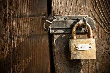 Close-up on rusty and old padlockの写真素材