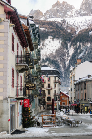 CHAMONIX DE MONT BLANC, FRANCE, DECEMBER 24, 2017. Snow covered streets of Chamonix de Mont Blanc in early winter. This popular tourist destination was hit by massive snow fall around this time.のeditorial素材