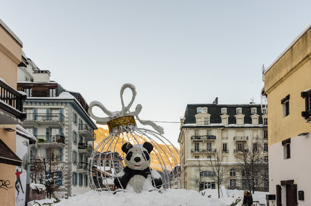 CHAMONIX DE MONT BLANC, FRANCE, DECEMBER 24, 2017. Snow covered streets of Chamonix de Mont Blanc in early winter. This popular tourist destination was hit by massive snow fall around this time.のeditorial素材