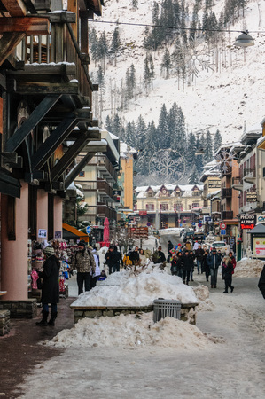 CHAMONIX DE MONT BLANC, FRANCE, DECEMBER 24, 2017. Snow covered streets of Chamonix de Mont Blanc in early winter. This popular tourist destination was hit by massive snow fall around this time.のeditorial素材