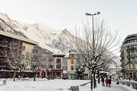 CHAMONIX DE MONT BLANC, FRANCE, DECEMBER 24, 2017. Snow covered streets of Chamonix de Mont Blanc in early winter. This popular tourist destination was hit by massive snow fall around this time.のeditorial素材