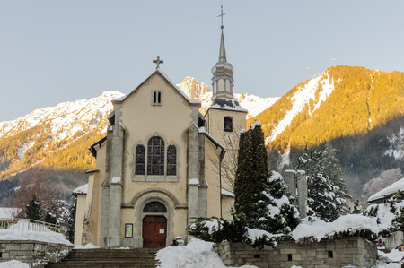 CHAMONIX DE MONT BLANC, FRANCE, DECEMBER 24, 2017. Snow covered streets of Chamonix de Mont Blanc in early winter. This popular tourist destination was hit by massive snow fall around this time.のeditorial素材