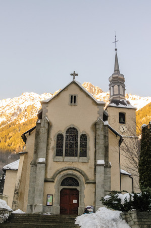 CHAMONIX DE MONT BLANC, FRANCE, DECEMBER 24, 2017. Snow covered streets of Chamonix de Mont Blanc in early winter. This popular tourist destination was hit by massive snow fall around this time.のeditorial素材