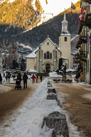 CHAMONIX DE MONT BLANC, FRANCE, DECEMBER 24, 2017. Snow covered streets of Chamonix de Mont Blanc in early winter. This popular tourist destination was hit by massive snow fall around this time.のeditorial素材
