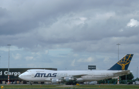 AMSTERDAM, NETHERLANDS, , SEPTEMBER 2001. Boeing 747-400 cargo plane, operated by Atlas air, landing landing at Schiphol Airport.のeditorial素材