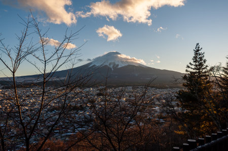 Shimoyoshida, Japan - December 27, 2019. Exterior of mount fuji a seen from the famous Chureito Pagodaのeditorial素材