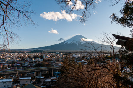 Shimoyoshida, Japan - December 27, 2019. Looking onto Mount Fuji from the famous Chureito Pagodaのeditorial素材