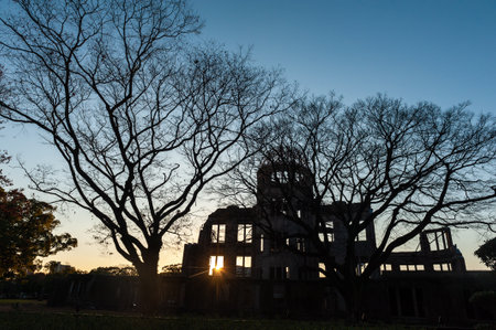 Hiroshima, Japan - Januari 1, 2020. Early morning shot of the famous atomic bomb dome in Hiroshima.のeditorial素材