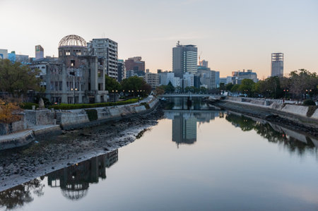 Hiroshima, Japan - Januari 1, 2020. Early morning shot of the famous atomic bomb dome in Hiroshima.のeditorial素材