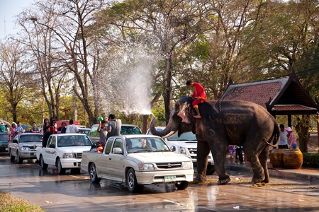 BANGKOK - APRIL 15: Songkran Festival is celebrated in a traditional New Yearのeditorial素材
