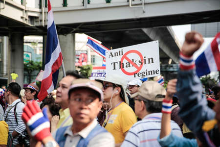 Bangkok, Thailand, December 22, 2013   Anti-Thaksinomics protestors gathered to bring down Yingluck, Thaksinのeditorial素材