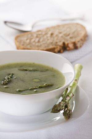 Fresh asparagus soup with bread close upの写真素材