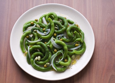 Fresh green bean salad with onion and vinegar close up の写真素材