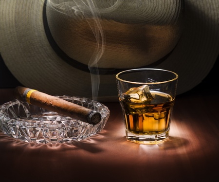 Cuban style rum and cigar close upの写真素材