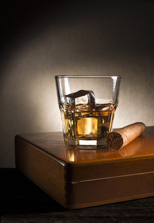 whiskey and cigar on wooden box close upの写真素材