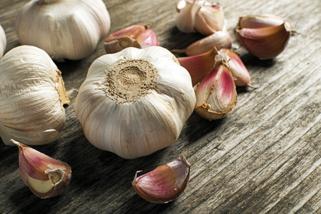Garlic cloves on wooden background close up.の写真素材