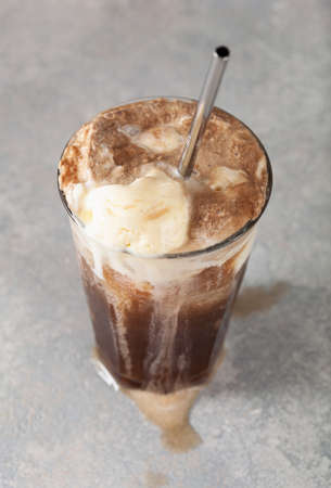 american ice cream float with cola