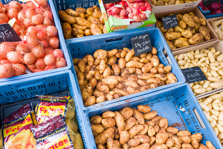 BELGIUM - BOMAL SUR OURTHE - JUNE 4, 2017: Potatoes and onions on the sunday market at Bomal Sur Ourthe in Belgium.のeditorial素材