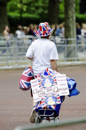 LONDON, UK, Friday 1 June 1, 2012. Preparation and decoration of the Mall and Buckingham Palace for the Queen's Diamond Jubileeのeditorial素材