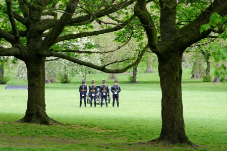 London, UK. May 8th, 2013. The Royal Artillery in Green Park are ready to fire gun salutes for the State Opening of Parliament.のeditorial素材