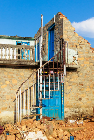 KOT DANDA, LALITPUR, NEPAL - MAY 2, 2015: Damaged house after the 7.8 earthquake that hit Nepal on April 25, 2015.のeditorial素材