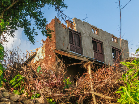 KOT DANDA, LALITPUR, NEPAL - MAY 2, 2015: Damaged house after the 7.8 earthquake that hit Nepal on April 25, 2015.のeditorial素材
