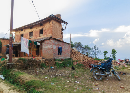 KOT DANDA, LALITPUR, NEPAL - MAY 2, 2015: Damaged house after the 7.8 earthquake that hit Nepal on April 25, 2015.のeditorial素材