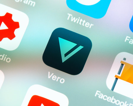 BAYONNE, FRANCE - CIRCA JANUARY 2021: Vero app icon on Apple iPhone screen. Vero is a social media platform and mobile app company.のeditorial素材